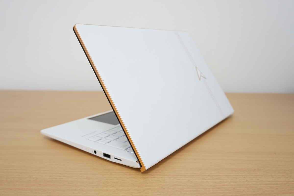 ASUS ZenBook Edition 『ASUS30周年スペシャルモデル』-